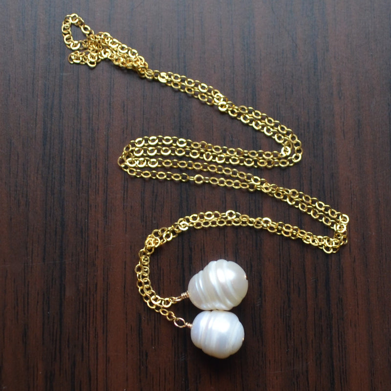 White Pearl Lariat Necklace in Gold