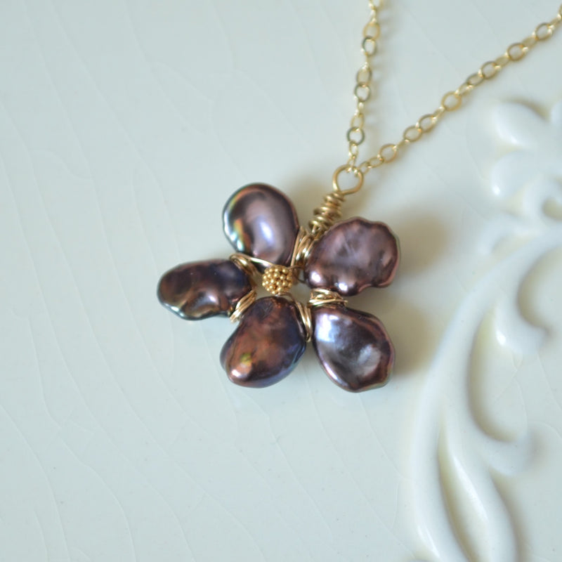 Peacock Pearl Flower Necklace in Gold