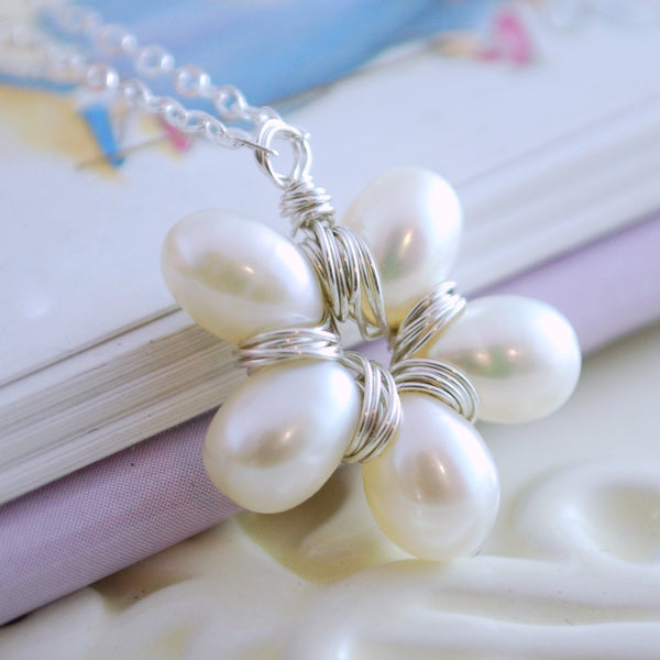 White Pearl Flower Pendant Necklace