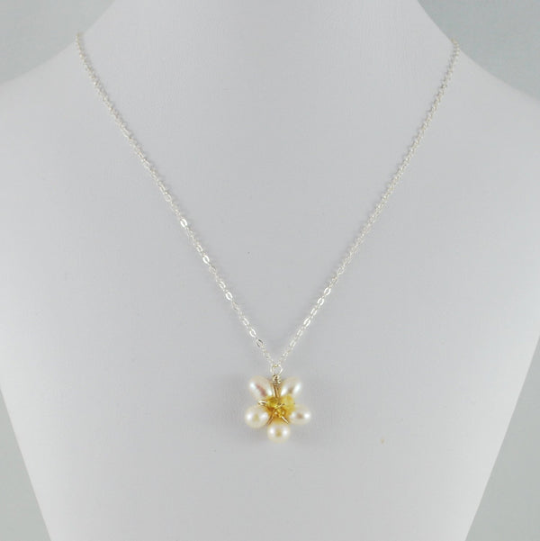 Daisy Necklace for Spring Weddings